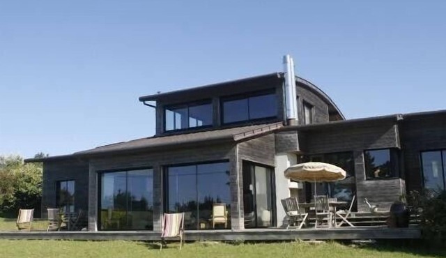 Wooden architect's house, facing south, facing the sea