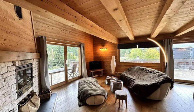 Wooden Chalet - TIMBER CHALET AT PIED PISTS