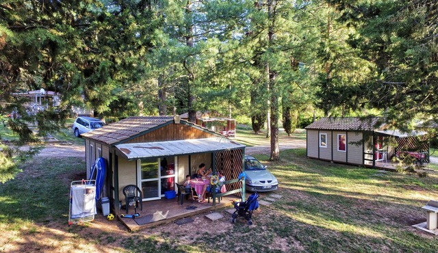 Wooden chalet on the banks of the Tarn, quiet, natural and family-friendly