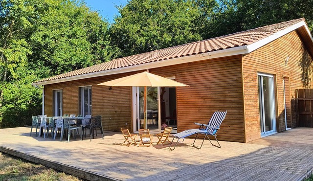 Wooden house 4 bedrooms + Bikes between ocean and forest