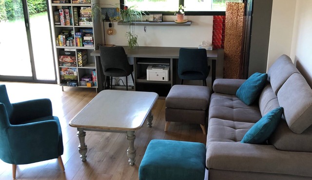 Wooden house, quiet, near beaches