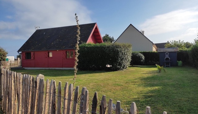 Wooden house 50 m from the landing beaches close to shops and restaurants