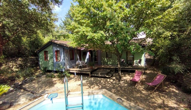 Wooden house and pool. Unoverlooked garden, quiet and shady