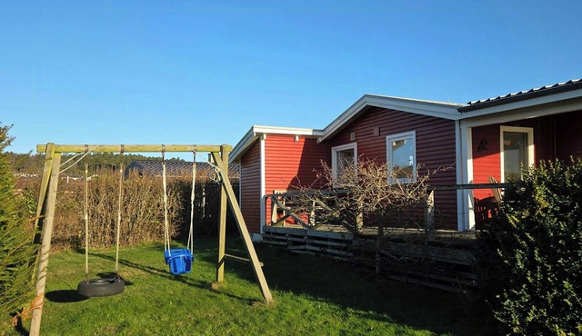 Wooden house close to nature near Røsnæs