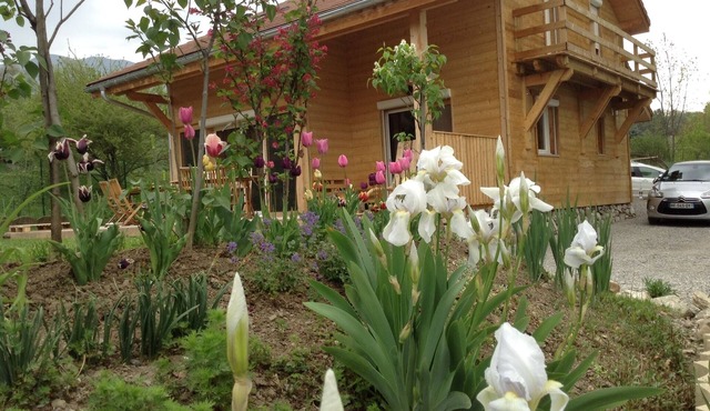 WOODEN HOUSE IN GAP (05000)