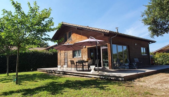 Wooden house near beach – Messanges