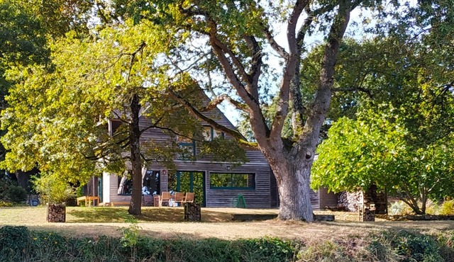 WOODEN HOUSE ON THE GULF OF MORBIHAN