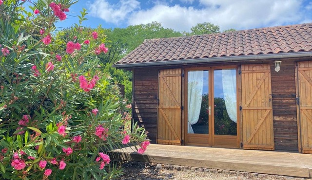 Wooden house with private pool and WiFi in the heart of Périgord