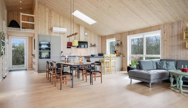 Wooden house with direct access to the sea
