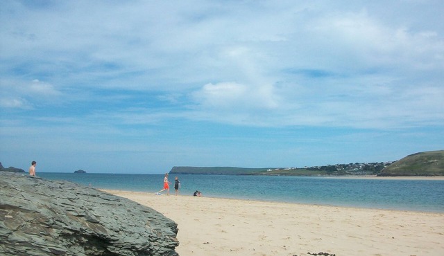 Wooden Lodge in Tranquil Surroundings with Modern Amenities & outdoor Decking