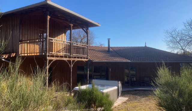 Wooden villa in the heart of nature + heated pool + spa + ocean pools in Soulac