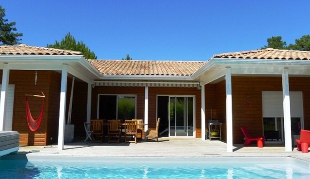 Wooden villa with swimming pool, Cap Ferret, 8 people