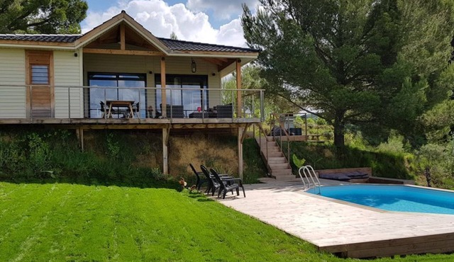 Wooden villa with lodge, terrace on stilts, swimming pool, exceptional vineyard views, 3-star rating