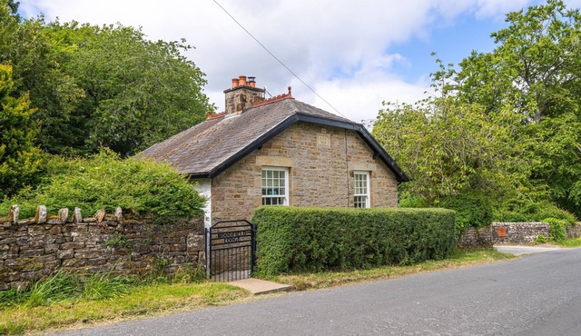 Woodfield Lodge - Rural Cottages with Hot Tub. Dog-friendly