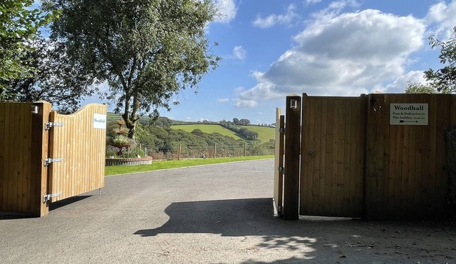 WOODHALL, pet friendly, country holiday cottage in Cardinham