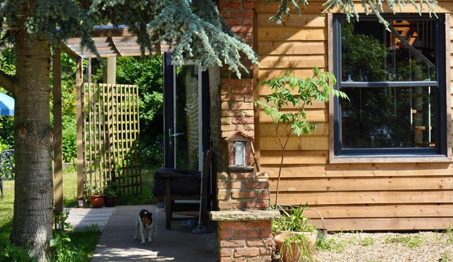 Woodhall Spa a 10 minute walk to centre, garden, pet friendly, private parking.