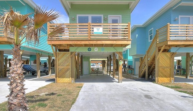 Woodhaven Beach Club 2 Bedroom Bungalow by Redawning