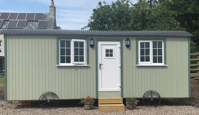 Woodhead Shepherds Hut - Sleeps 2 - Mailer Farm