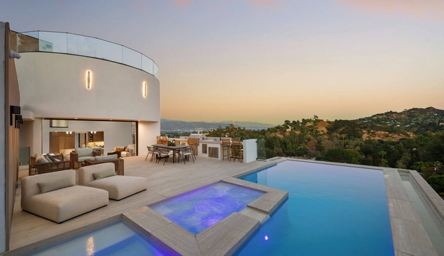 Woodhill Canyon - Stunning 4BR Estate with Valley Views & Infinity Pool