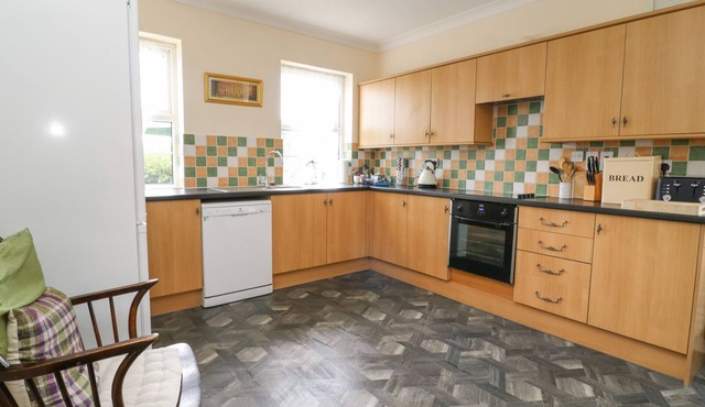 WOODHILL, pet friendly, country holiday cottage in Cottingham