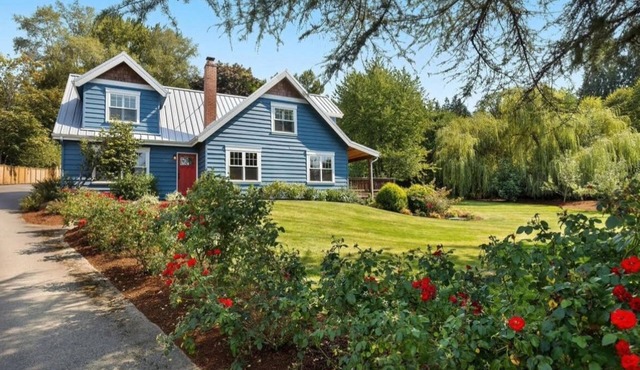 Woodinville Farmhouse in Hollywood Wine District 5 Bedrooms 5 Baths sleeps 10