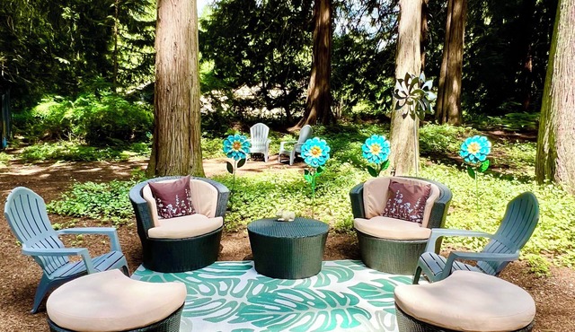 Woodinville peaceful forest retreat near wineries and Redmond