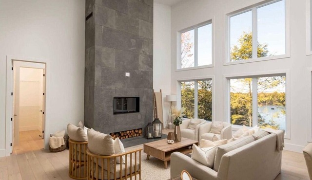 WoodLake Retreat – High-Speed Comfort, Cozy Sauna, Timeless Views