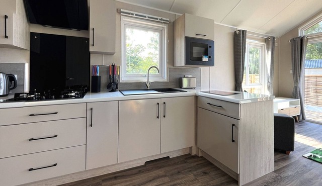 Woodlakes 1 Lux Sky - a lodge that sleeps 4 guests in 2 bedrooms