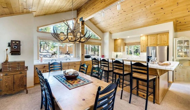 Woodland at Tahoe Park By Tahoe Getaways - Dog OK, Private Beach HOA & Fireplace