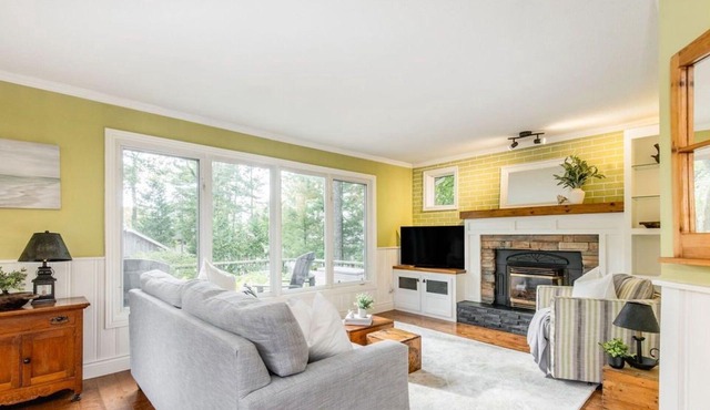 Woodland Beach 4 Season Cottage