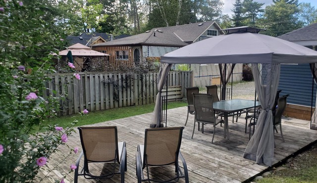 Woodland Beach Tiny/Wasaga Cottage 2 min to the beach