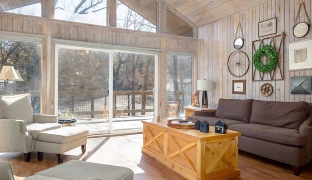 Woodland Breeze with Hot Tub