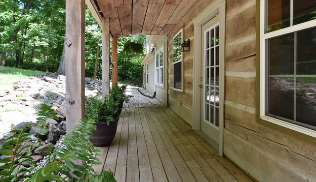 Woodland Cabin in Bloomfield on Deer Lake -perfect getaway