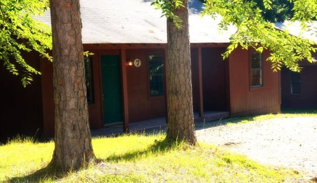 Woodland Cabin near Boat Ramp