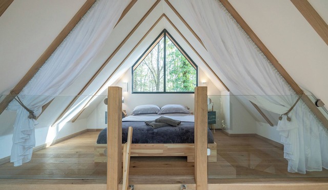 Woodland Cabin Retreat in Alfriston - hot tub