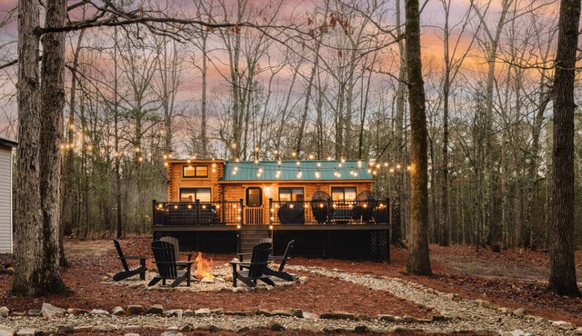 Woodland Chalet w/HOT TUB, Deck + Private Lake!