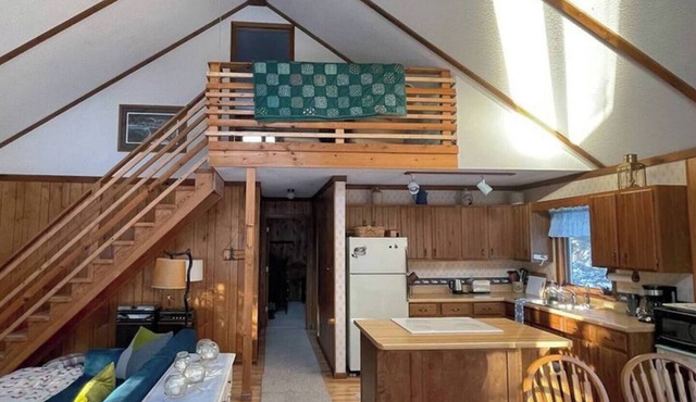 Woodland Escape | Charming Cabin Steps to the Lake