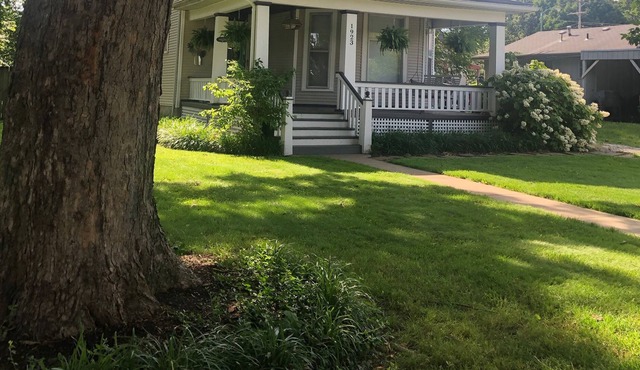 Woodland Heights Neighborhood-Early 1900's Victorian home - freshly renovated
