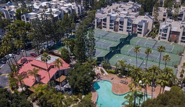 Woodland Hill Condo with Pool, Gym, Free Parking