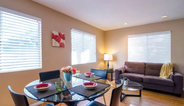 Woodland Hill/Warner Ctr. Retreat InQuiet area with no apartments close by.n