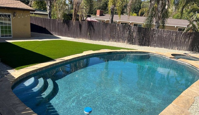 Woodland Hills 3 bedroom w/pool and spa