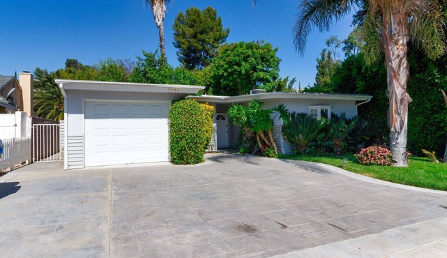 Woodland Hills Charmer