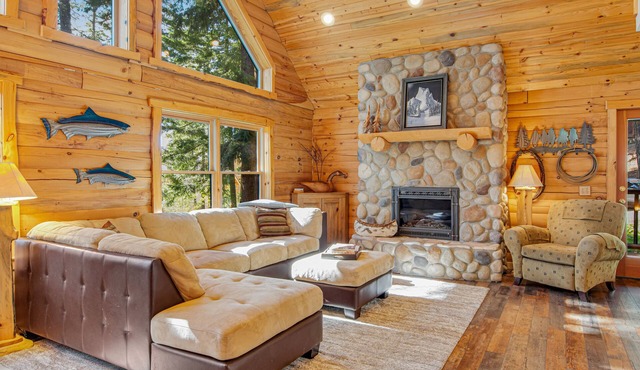 Woodland Home w/Great Game Room, Deck, W/D & Forest View - Near Cle Elum Lake