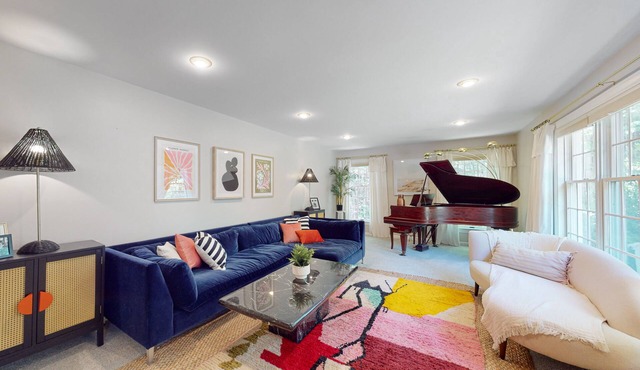 Woodland home with screened porch, 2 living rooms - near historic waterfront