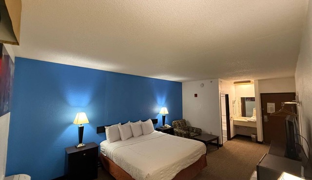Woodland Inn & Suites Extended Stay - 1 King Bed Non Smoking