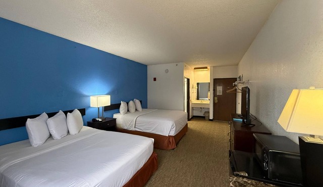 Woodland Inn & Suites Extended Stay-Deluxe 2 Queen Bed NS
