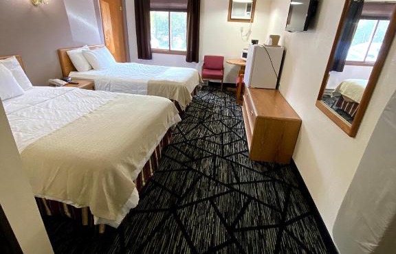 Woodland Inn & Suites