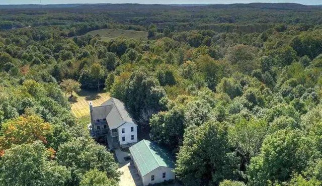 Woodland Lodge 40 acres close to Crystal Mountain
