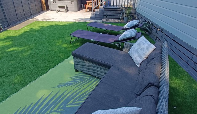 Woodland Lodge A Beautiful 2 Bedroom Lodge ,hot tub ,garden Area ,pet Friendly