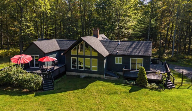 Woodland Manor: Hot Tub | Cozy | Family Friendly